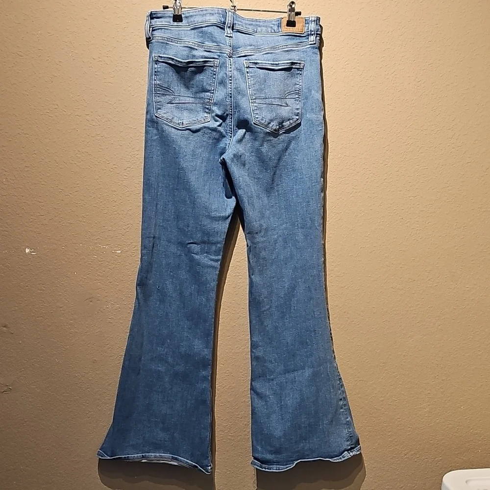 American Eagle Outfitters Super Hi-Rise Flare Size 10 Medium Blue Wide Leg Jeans - Picture 4 of 4